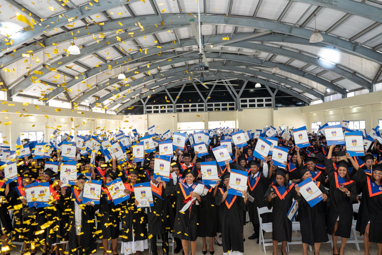 UCATEBA aporta 438 nuevos profesionales al desarrollo de la región Enriquillo y el país