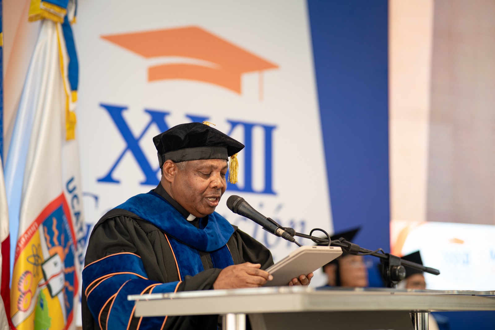 Reverendo padre Marco Antonio Pérez Pérez, rector de la UCATEBA